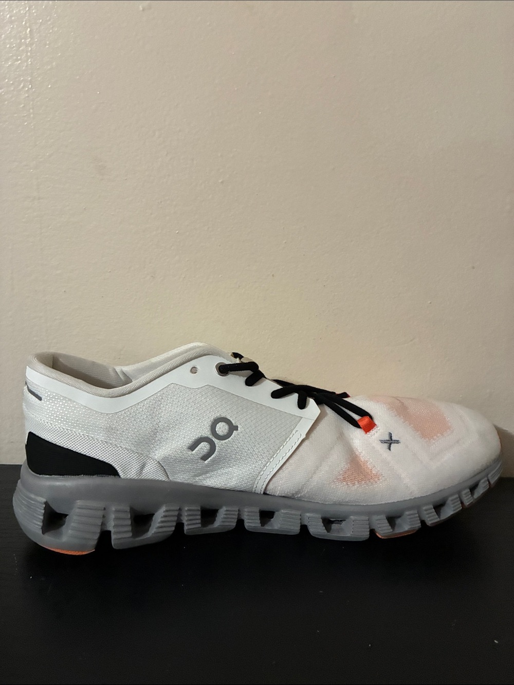 On Cloud X 3 shoes in white with a distinct size 11 - Picture 2 of 7